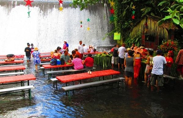 Nhà hàng dưới chân thác Labassin, Philippines
