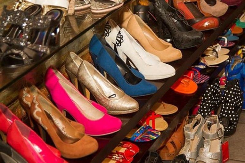 Những cửa hàng giày dép nữ trên đường Hồ Xuân Hương