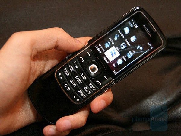 Nokia 8600 Luna – Giá: 2500000 VND