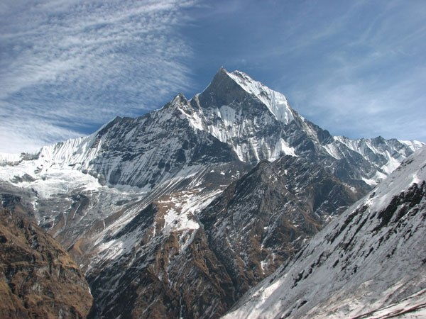 Núi Machapuchare thuộc dãy Himalaya