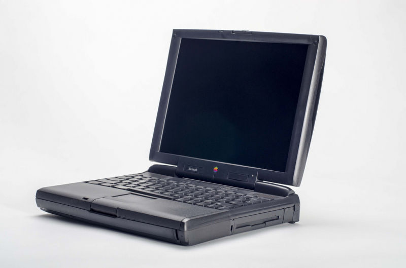 PowerBook 3400c (năm 1997) – Giá: 6,500$ ~ 10,194$ ngày nay