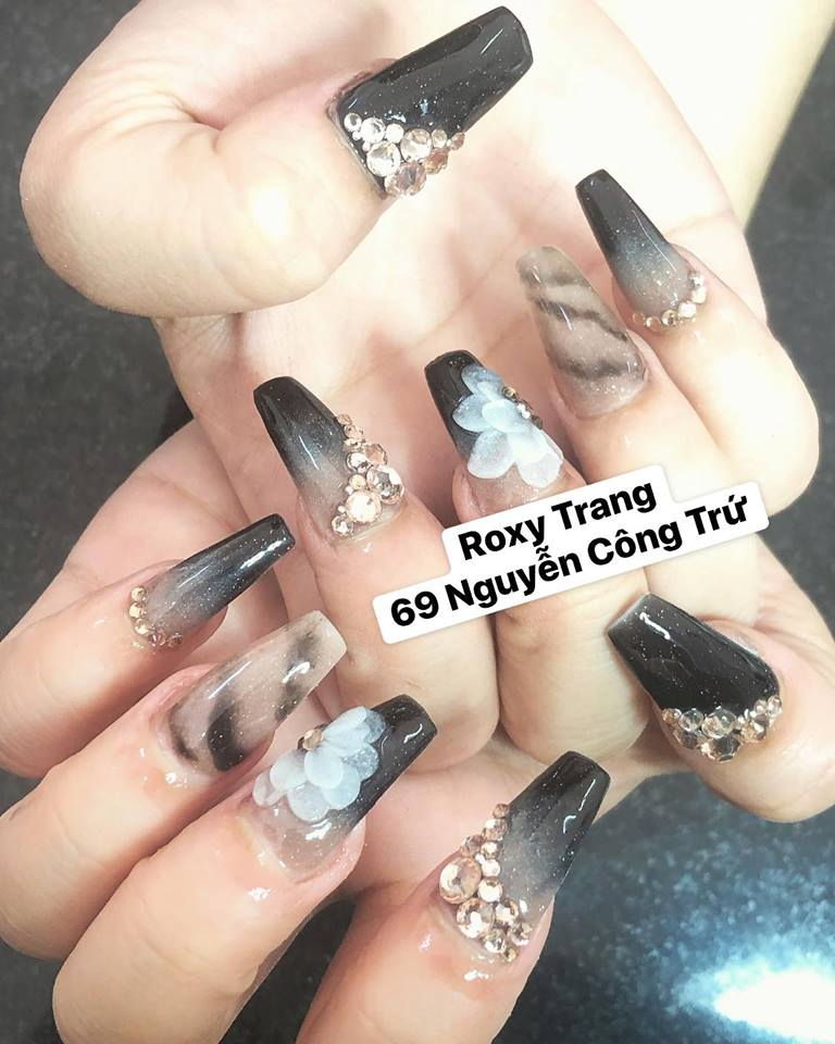 Roxy Trang Nail