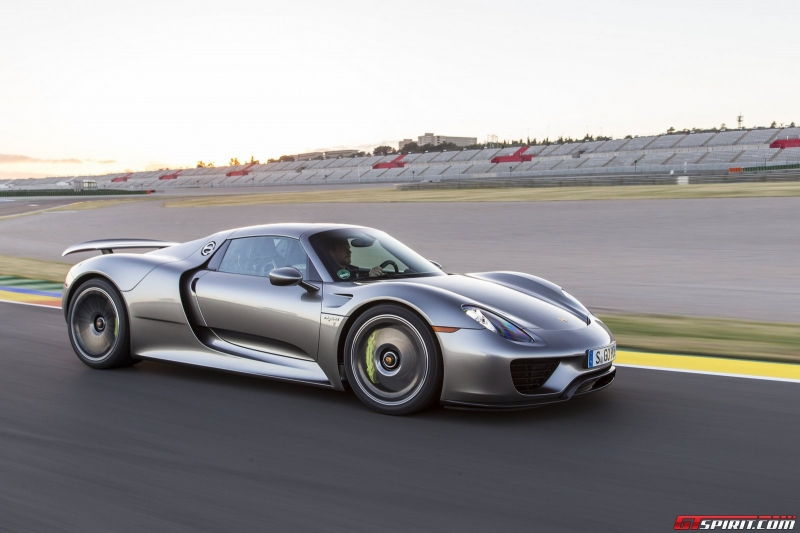 Sơn ngoại thất màu Liquid Metal Silver cho xe Porsche: 63.000 USD