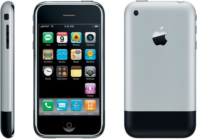 Steve Jobs ra mắt chiếc iPhone đầu tiên