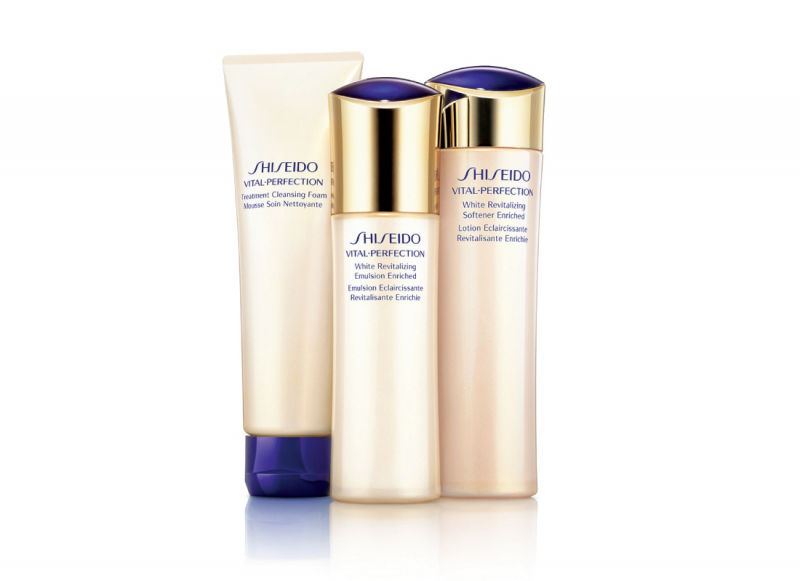 Sữa dưỡng ẩm Shiseido Vital-Perfection White Revitalizing Emulsion
