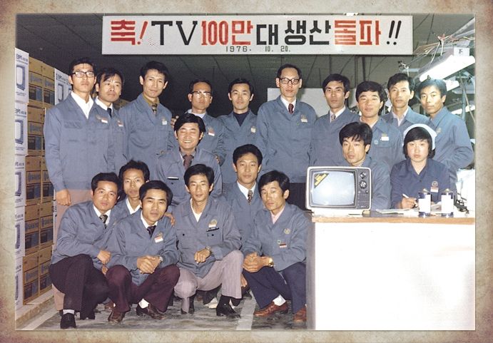 TV trắng đen là sản phẩm đầu tiên của Samsung trong thị trường điện tử
