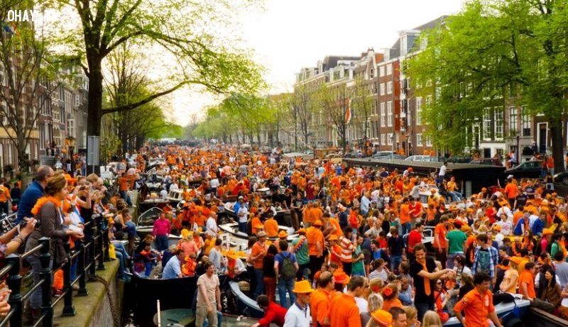 Tháng 4:  Lễ hội Nhà Vua -  tại Hà Lan