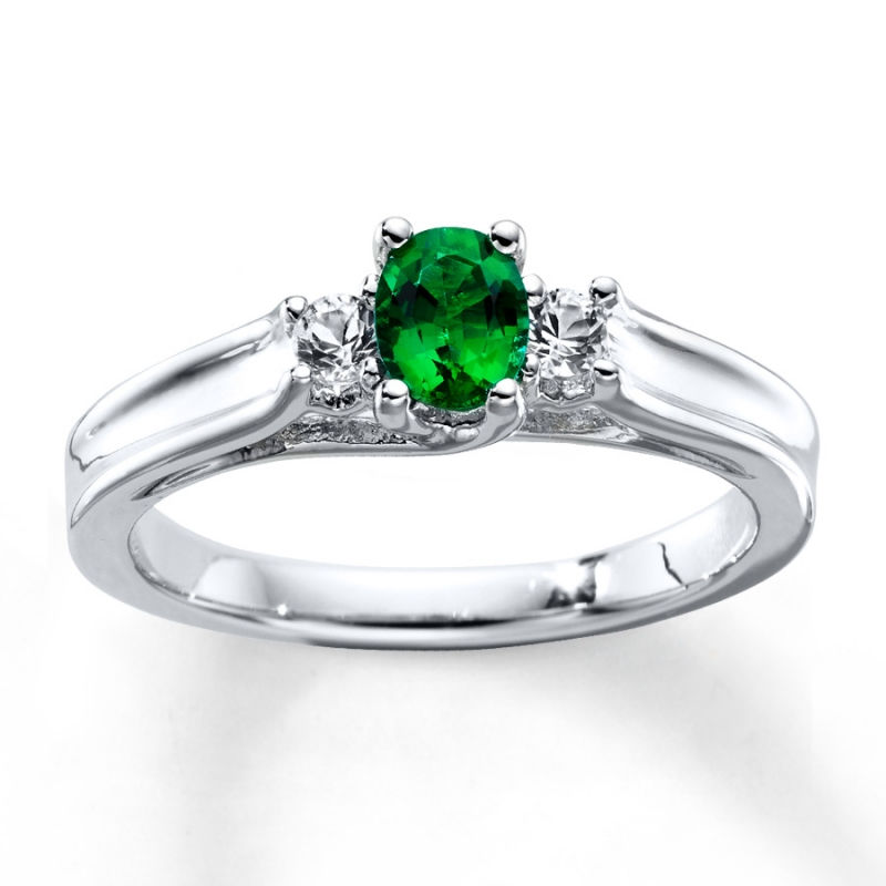 Tháng 5: Đá Emerald (Ngọc Lục Bảo)