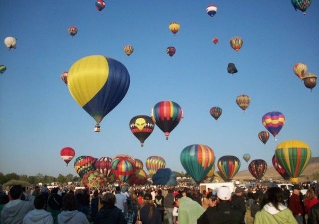 Tháng 9: Lễ hội Kinh khí cầu tại Reno, Nevada, Mỹ