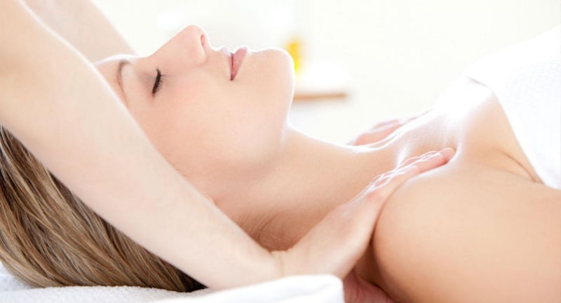 Thói quen massage ngực thường xuyên