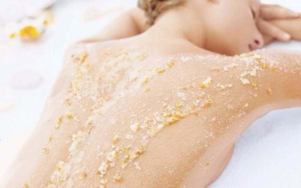 Trị mụn lưng bằng tinh bột nghệ Trị mụn lưng bằng tinh bột nghệ