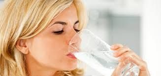 Uống đủ 2 lít nước mỗi ngày