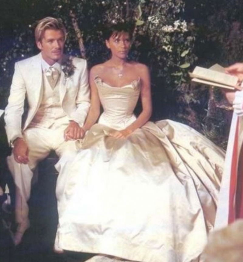 Váy cưới của Victoria Beckham