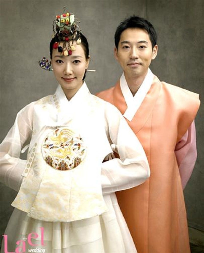 Vợ của người nghệ sĩ tài năng này là hoa hậu Hàn Quốc Song Hye Im