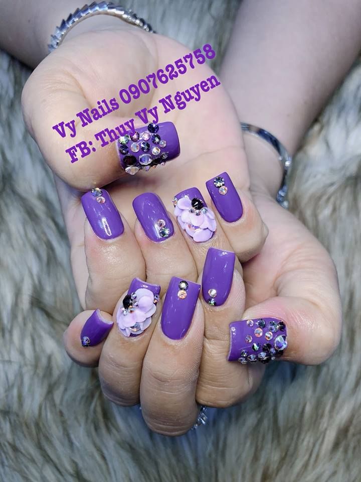 Vy Nails