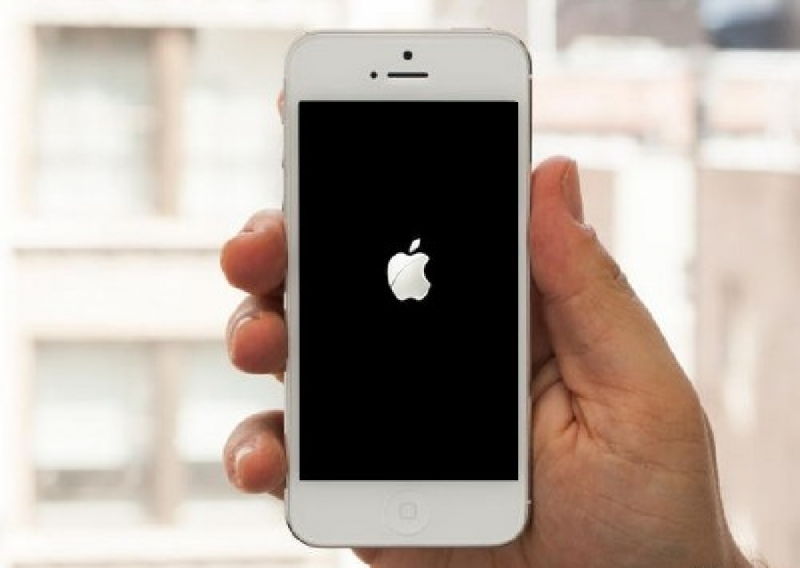 iPhone 5 bị lỗi treo Logo táo