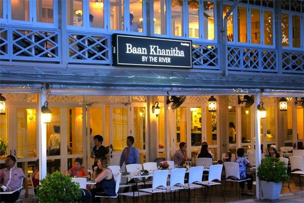 Ăn tối tại nhà hàng Baan Khanitha