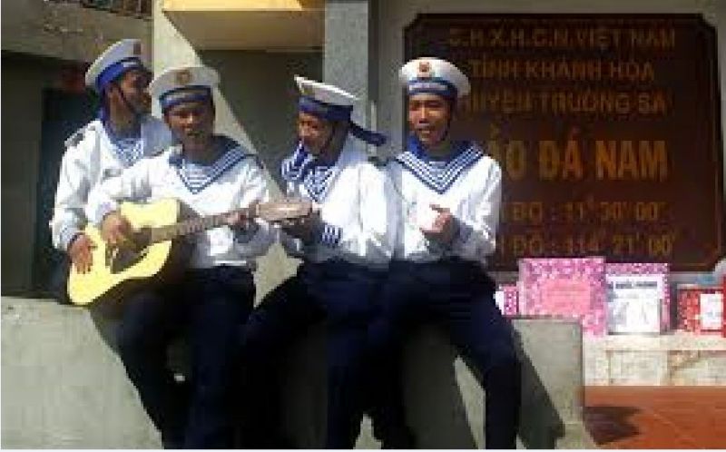 Bài thơ: Chút tình nơi biển đảo - Lê Giáp