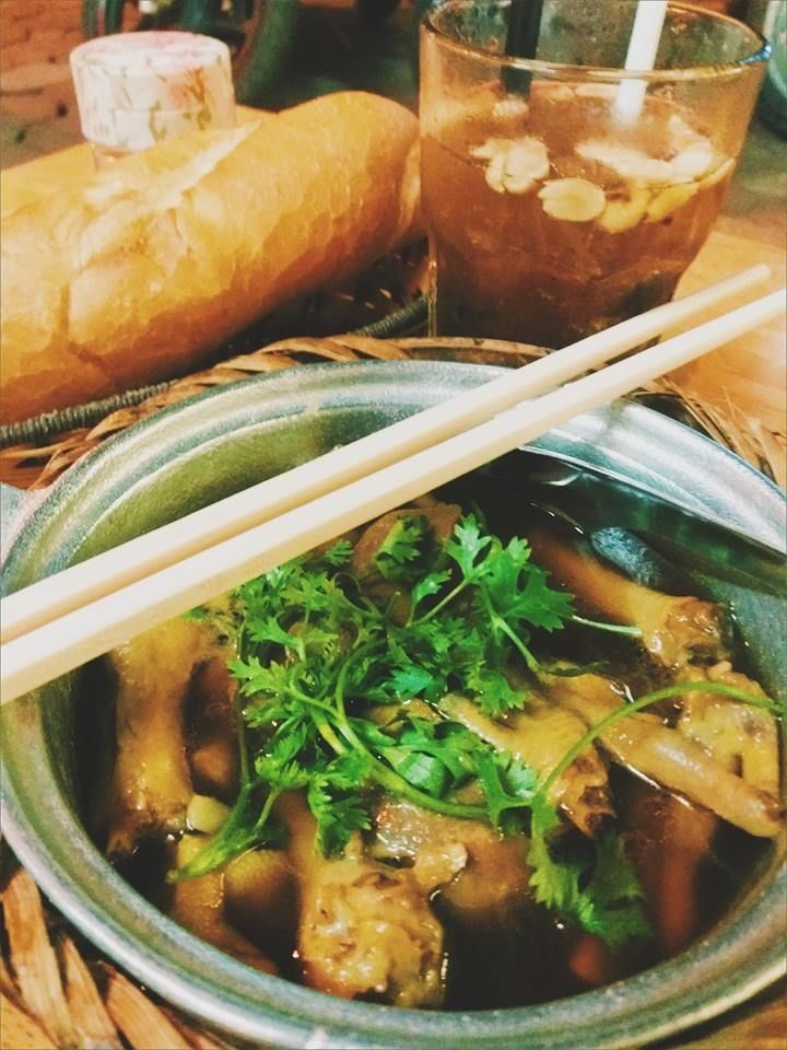 Bánh mì chân gà mật ong - Bami House Quan Trung