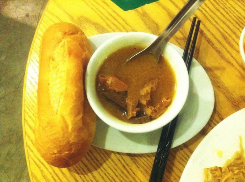 Bánh mì phá lấu, bánh mì xíu mại  Giang Văn Minh
