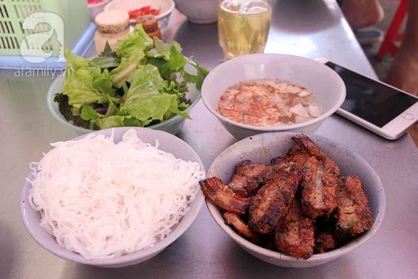 Bún chả que tre Bạch Mai