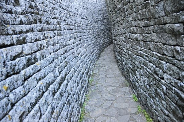 Bức tường ZImbabwe, ZImbabwe - dài 0,034 dặm Bức tường ZImbabwe, ZImbabwe - dài 0,034 dặm