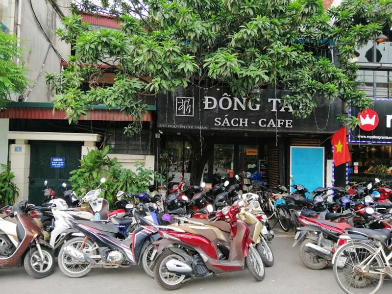 Cafe Sách Đông Tây