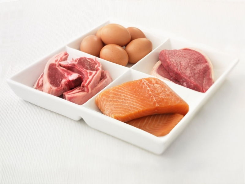 Chỉ ăn uống 3 phần albumin (Albumin là chất do thịt và trứng cung cấp)