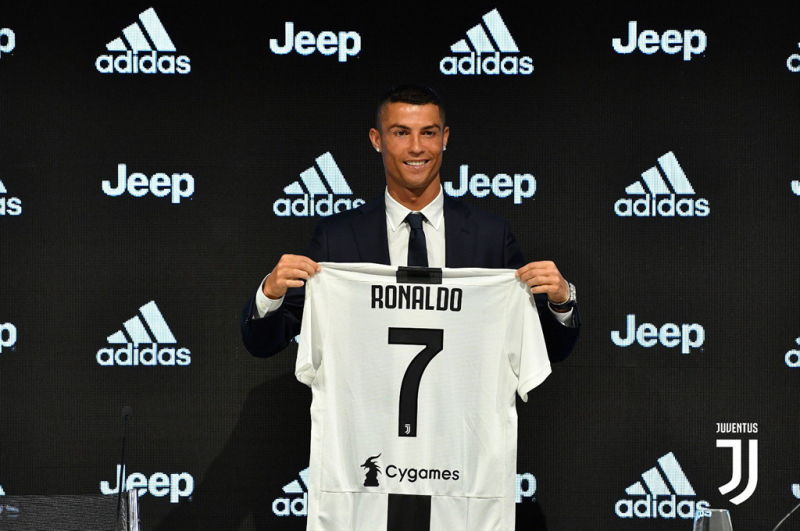 Chuyển nhượng đình đám nhất – Ronaldo rời Real đến Juventus