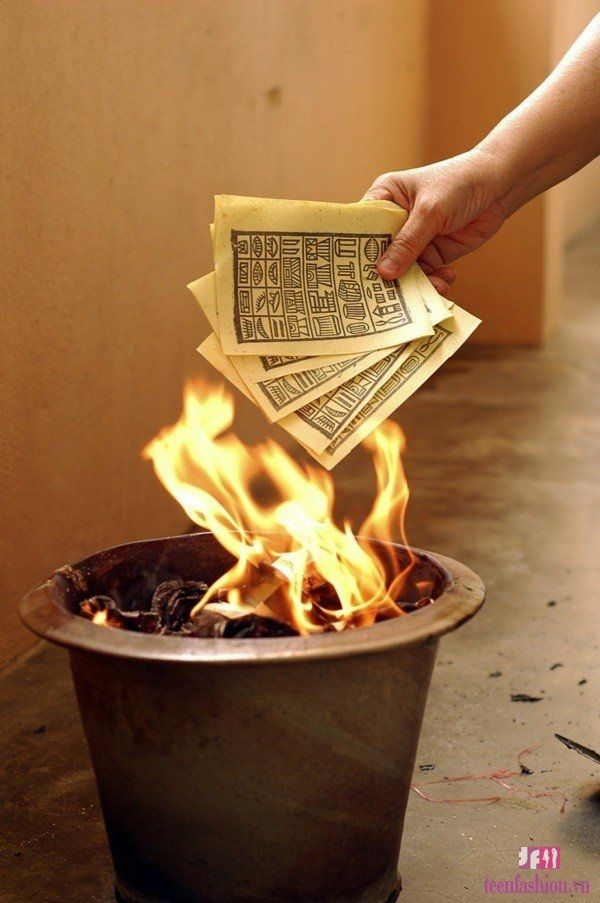 Có nên đốt giấy tiền vàng mã cho ông Táo không?