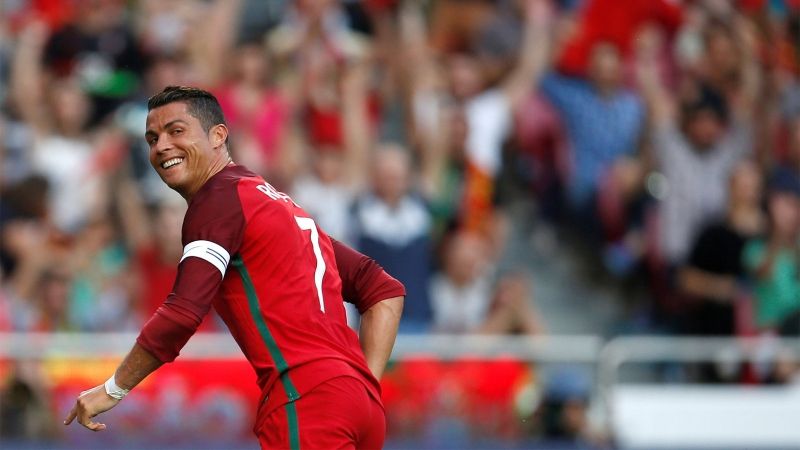 Cristiano Ronaldo – 68 Bàn thắng cho Bồ Đào Nha