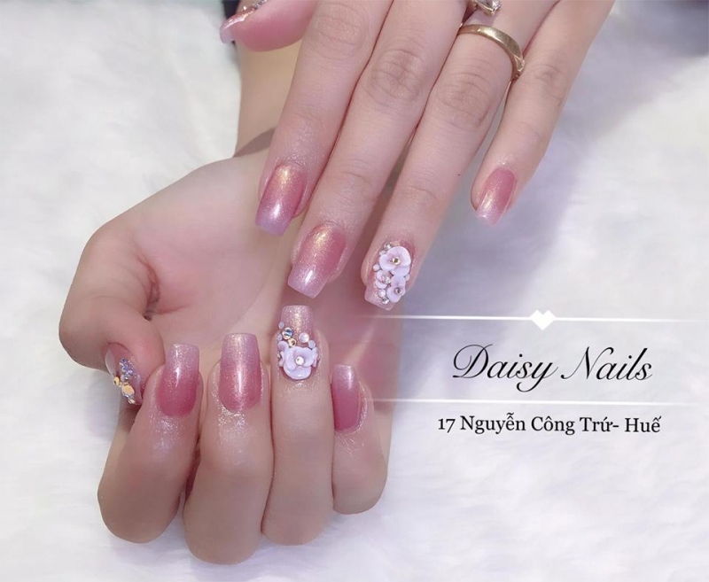 Daisy nails
