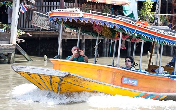 Đi thuyền dọc sông Chao Phraya bằng Express Boat