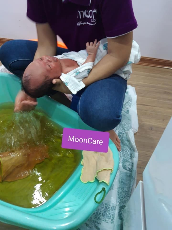 Dịch vụ tắm bé sơ sinh và chăm sóc sau sinh Moon Care