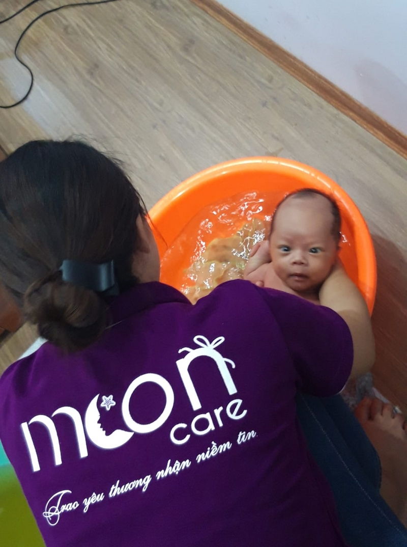 Dịch vụ tắm bé sơ sinh và chăm sóc sau sinh Moon Care