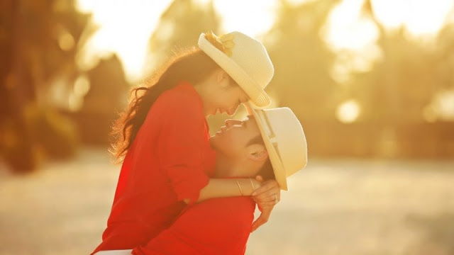 Em rất ấm yên khi có anh