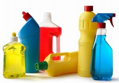 Giữ chất tẩy rửa, xà phòng, thuốc khử trùng và các hóa chất làm sạch khác xa tầm tay trẻ em