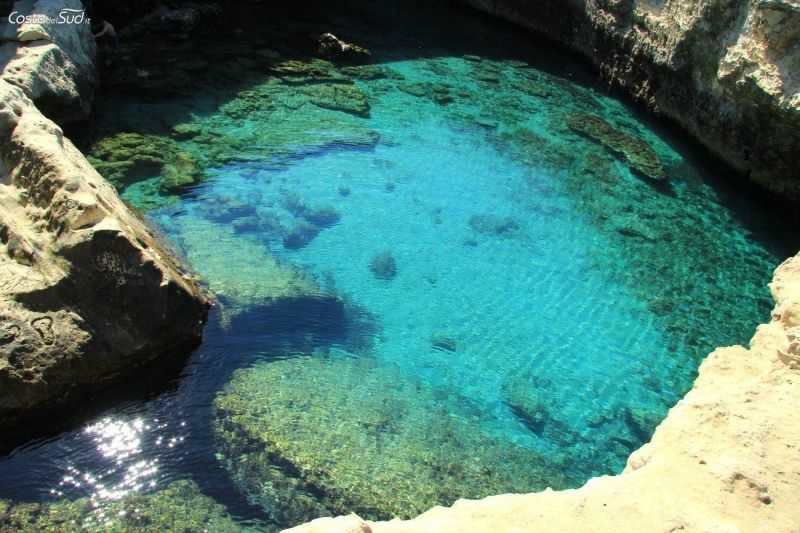 Hồ Grotta Della Poesia, Roca Vecchia, Ý