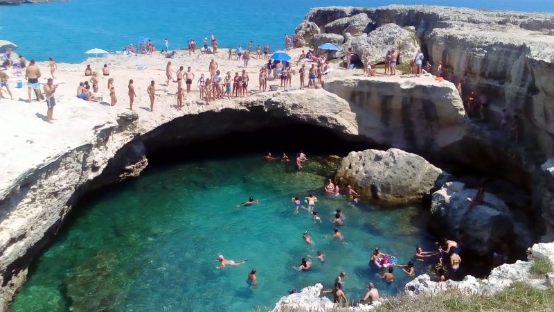 Hồ Grotta Della Poesia, Roca Vecchia, Ý