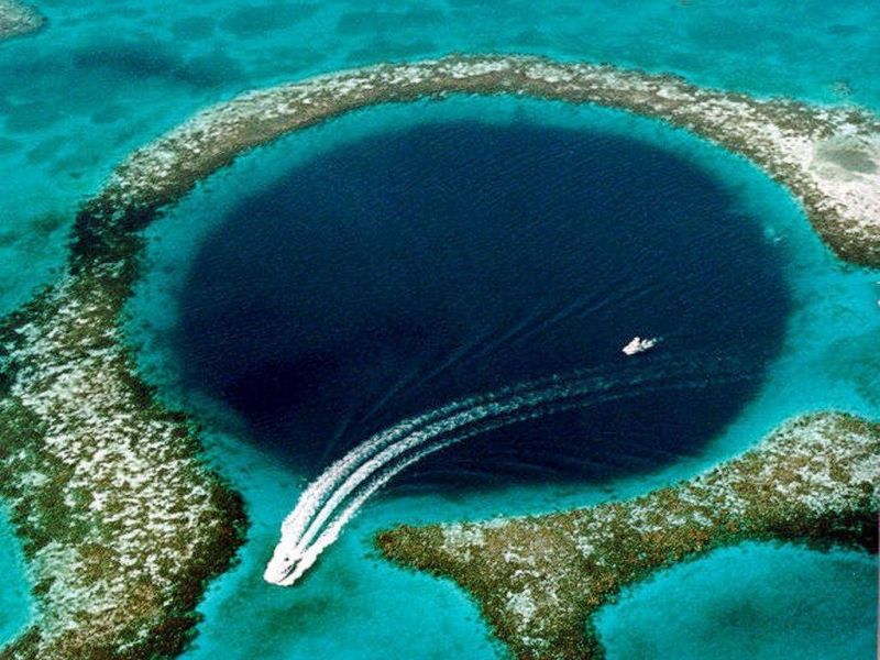 Hố xanh khổng lồ Belize