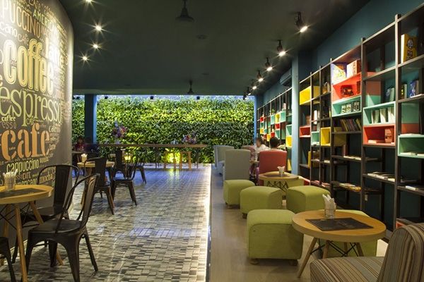 Huy Hoàng Bookstore Cafe