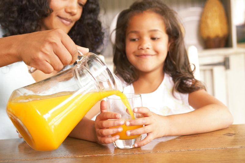 Khi bị cúm dùng nhiều thức uống bổ sung vitamin C có hiệu quả không