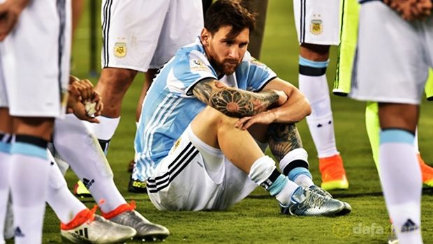 Lionel Messi giã từ ĐT Argenina rồi… trở lại