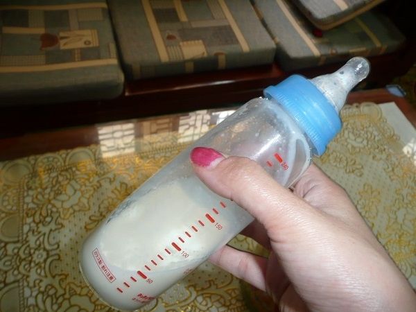 Lắc sữa quá mạnh khi pha Lắc sữa quá mạnh khi pha