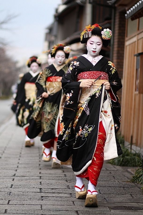 Mặc Kimono dệt tay truyền thống