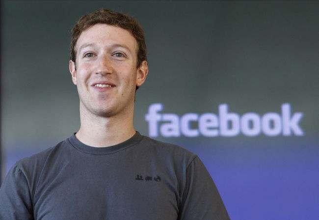 Mark Zuckerberg - sáng lập Facebook: chỉ mặc 1 loại áo phông để tiết kiệm thời gian lựa chọn áo quần