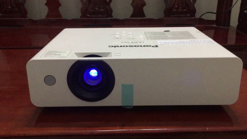 Máy chiếu Panasonic PT-LB353