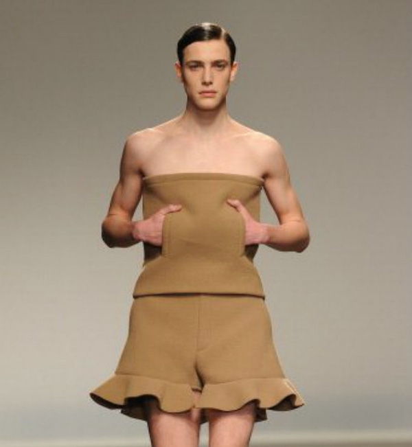 Melbourne (Úc) - cấm đàn ông mặc váy quây