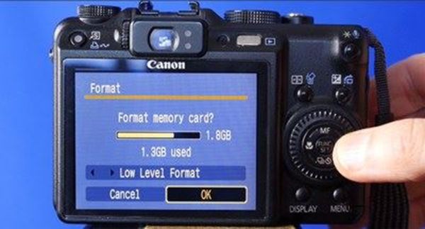 Nên định dạng thẻ nhớ trên máy ảnh
