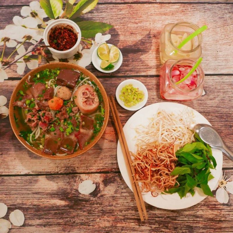 Ngự Uyển - Bún bò Huế